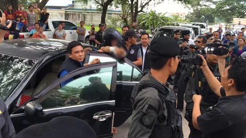 คุมมือยิง นศ.เทคนิคอุดรฯ ทำแผน ชาวบ้านถือป้าย จี้ประหารชีวิต