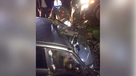 สลด! ร.ท.ขับเก๋งพาเมียกลับบ้านไปบวชลูก ฝนตกหนักชน 18 ล้อ ดับทั้งคู่