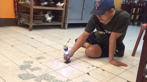 อย่างฮา! นักมายากลไทยประดิษฐ์ GT201 ล้อเลียนตรวจจับระเบิด (ชมคลิป)