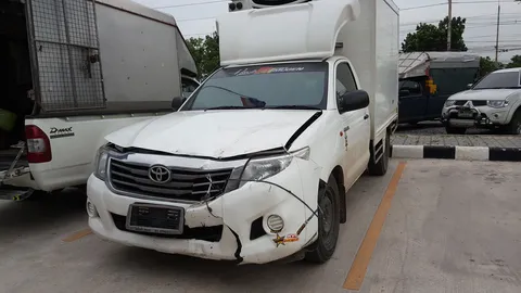 รถกระบะ ซิ่งหลุดโค้งชนจยย.แม่สาหัส-ลูก4 ขวบ ตายคาชุดนักเรียน 