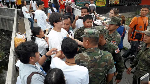 แจกเอกสารกกต. ยัดไส้โหวตโน