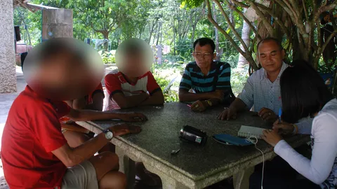 'เฟิร์ส' ผู้ต้องหาข่มขืน ด.ญ. 8 ขวบ โล่ง ศาลปล่อยตัว ร่ำไห้กอดครอบครัว