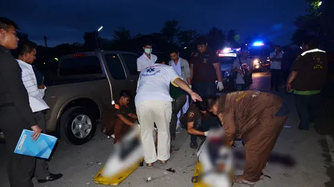 2 นักศึกษา ม.ราชภัฏนครปฐม ขี่จยย.หลบสุนัขเสยกระบะดับทั้งคู่