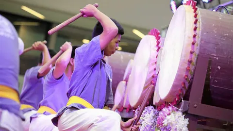 ลือลั่น สนั่นโลก!! มหกรรมกลองนานาชาติ