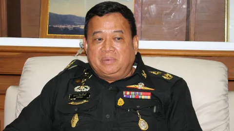 ผบ.พล.ร.4 นำกวาดล้างมาเฟียพิษณุโลก ค้นบ้านอดีต ส.ส. โต้เลือกปฏิบัติ