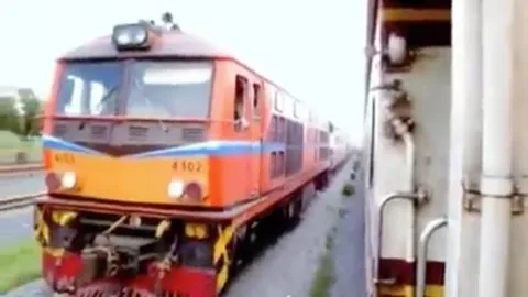 ไม่ได้แข่งกัน! รฟท.ยันคลิปรถไฟซิ่งคู่กัน เป็นขบวนรถปกติ 