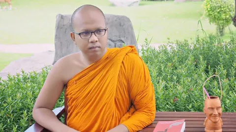 'พระมหาไพรวัลย์' ชี้แก้ปัญหาที่ปลายเหตุ คุมเข้มพระตุ๊ด-เณรแต๋วเล่นโซเชียล