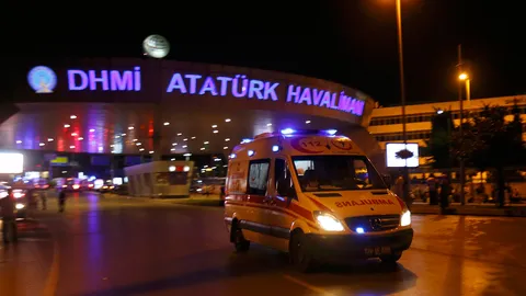 บึมพลีชีพ! ถล่มสนามบินใหญ่สุดในตุรกี ดับ 36 ศพ เจ็บราว 150 คาดโยงไอซิส