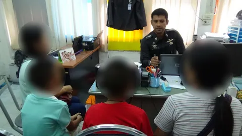 ผู้ปกครองพา นร.อ่างทอง โดนครูใช้ไม้เรียวตี 40 ทีก้นช้ำ แจ้งความเอาผิด