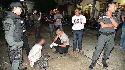 ตร.ภูเก็ตล้อมจับ 2 หนุ่มจีนฮ่อ ซุกเฮโรอีน ยิงเปิดทาง-ซิ่ง จยย. แหกด่าน