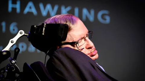 ระทึก! ตร.สเปน จับหญิงส่งข้อความ ขู่ฆ่า สตีเฟ่น ฮอว์กกิ้ง 