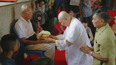 อ.ธนิสร์ ขลุ่ยชื่อดัง บวชแล้ว ที่ราชบุรี ฉายา 'จินตามโย'