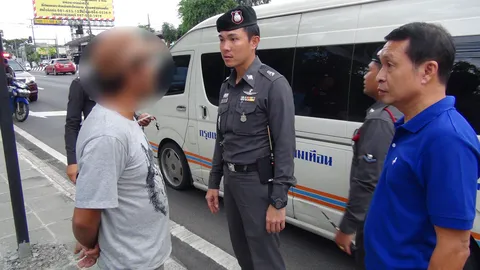 รถตู้ กทม.-ศรีราชา ระทึกแย่งผู้โดยสาร ไล่ยิงกัน กลางเมืองชลฯ