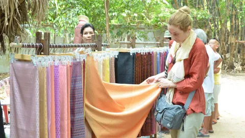 เผยเศรษฐีภารตะครองแชมป์นักช็อปหัตถกรรมไทย 