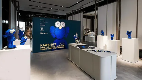 KAWS เปิดตัวประติมากรรมใหญ่สุดครั้งแรกที่เมืองไทย
