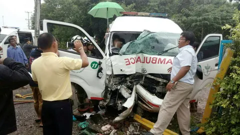 รถฉุกเฉิน รพ.เสย จยย. สาวใหญ่ตาย 1 เจ็บ 1 ที่ขอนแก่น