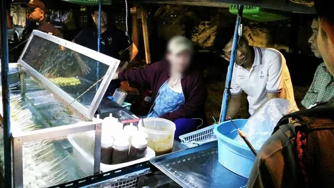 แม่ค้าลูกชิ้นทอด แค้นน้องสาวป่วยมะเร็งโดนแฟนทำร้าย กะซวกหนุ่มสาหัส