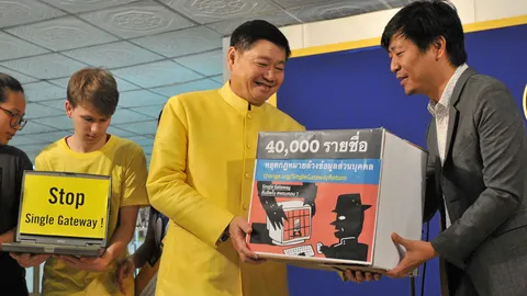  พลเมืองเน็ตยื่น 4 หมื่นชื่อต่อ สนช. ค้านร่าง พ.ร.บ.คอมฯ ใหม่