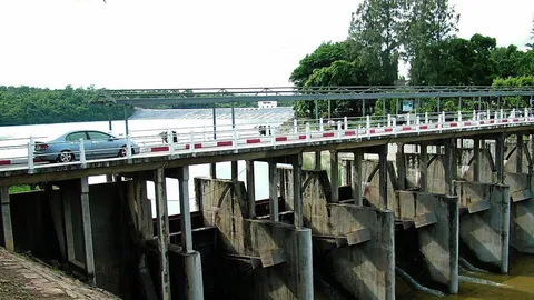 ฝนเทลงมา เขื่อนลำตะคองหยุดระบายน้ำชั่วคราว หลังที่ลุ่มมีปริมาณน้ำเพิ่ม