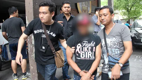 จนมุมที่สนามหลวง ไอ้หื่นข่มขืนนศ.บางนา ลากตัวทำแผน-หวิดน่วม!