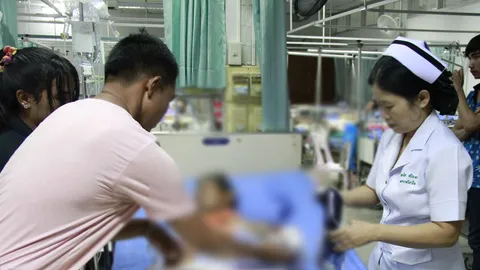 ชาวนามหาสารคาม นำยางเก่าเติมลม เกิดระเบิดเจ็บสาหัส