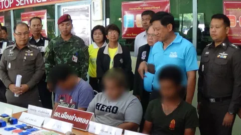 ตำรวจอ่างทอง ตั้งจุดสกัดจุดตรวจ จับยาบ้า 4,000 เม็ด 