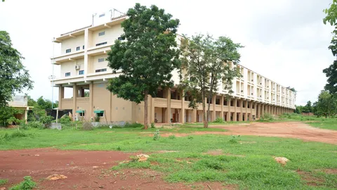 ส.ป.ก.กาญจนบุรี เล็งขอรัฐให้เกษตรกร ใช้ตึกวัดเสืออยู่อาศัยได้