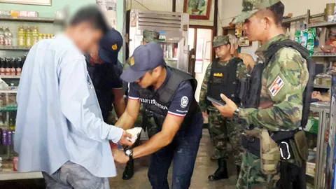 พ่อเมืองภูเก็ตนำทีม สนธิกำลังทหารลุยจับพนันมวยตู้ 2 จุด รวบได้ 24 คน