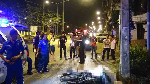 หนุ่มซิ่ง จยย. พุ่งอัดเสาไฟฟ้าหาดใหญ่ หัวฟาด ดับคาที่ร่างคร่อมรถ