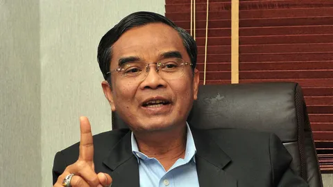 นิพิฏฐ์ โพสต์เหน็บปม 'บิดเบือน-เห็นต่าง' ร่าง รธน.