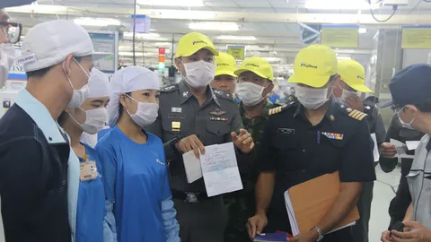 ตม.-ทหาร ตรวจโรงงานนิคมฯ โรจนะ พบแรงงานต่างด้าว ทำงานถูกกฎหมาย 