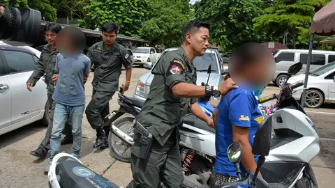 ระดมทีมจู่โจม ลุยชุมชนยาบ้า ตะครุบ ‘หัวโจก’ ล้อมทำร้ายตร. ชิงตัวผู้ต้องหา