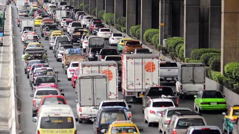 จราจรรับหยุดยาว! 'แจ้งวัฒนะ-งามวงศ์วาน-วิภาวดีฯ' รถแน่น-เคลื่อนตัวช้า