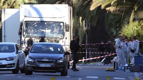 ฆ่าหมู่-ช็อกโลก! ดับ 84 ศพ รถบรรทุกไล่ขยี้