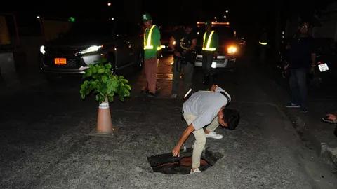 พบถนนทรุดอีก ใกล้จรัญสนิทวงศ์ 12 เป็นหลุมลึก 2 ฟุต 