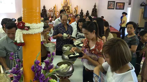 ชาวไทยในแคนาดาร่วมทำบุญ-เวียนเทียน วันอาสาฬหบูชา-เข้าพรรษา