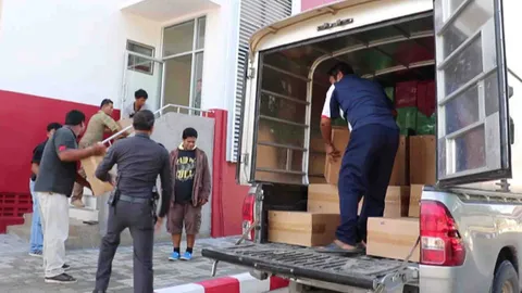 กอ.รมน.สงขลา สกัดจับกระบะขนบุหรี่เถื่อน ค่า 12 ล้านบาท