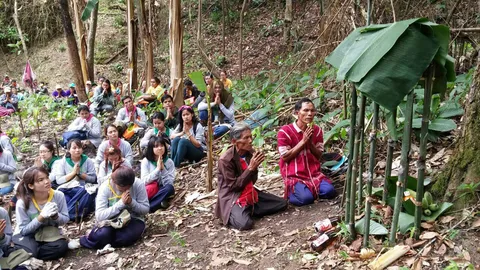 ผู้นำขอขมาเจ้าป่า สร้างฝายชะลอน้ำ