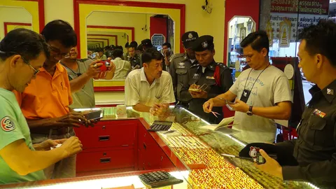 สาวแสบฉกทอง 3 เส้นกลางเมืองหาดใหญ่ มูลค่า 3.5 หมื่น หนีลอยนวล  