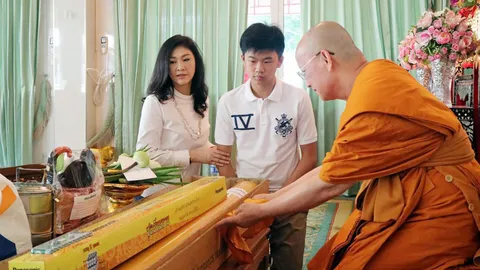 ถวายเทียนพรรษา