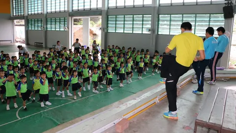 ร.ร.เทศบาลที่บ้านโป่ง สอนมวยไทยให้เด็กอนุบาล ออกกำลังกายยามเช้า