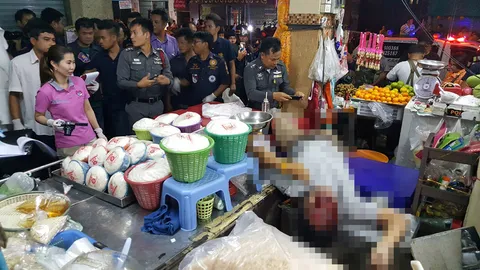 ทะเลาะกางร่มชนกัน แม่ค้าเลือดร้อน คว้าปืนยิง 2 แม่ลูกร้านผลไม้ดับคาแผง