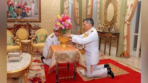 สมเด็จพระบรมโอรสาธิราชฯ สยามมกุฎราชกุมาร 