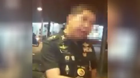 สัสดียะลาในคลิปขู่แม่ค้า ถูกย้ายมาอยู่ นรด. ผบ.ทบ.เซ็นคำสั่งแล้ว