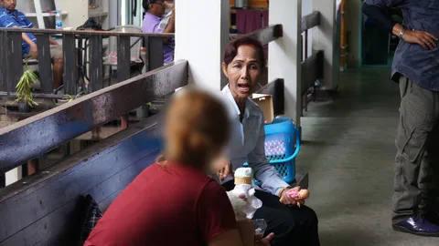 ด.ญ. 4 ขวบที่เกาะสมุย ถูกตี รักษารพ.อาการดีขึ้น เจอหน้าแม่ยังผวากลัว 