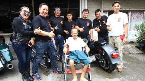 น้ำใจไบเกอร์-ผู้สื่อข่าว ช่วยเหลือเหยี่ยวข่าวปทุมฯ ป่วยมะเร็งลำไส้