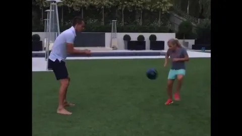 ลูกไม้ใกล้ต้น! ชมคลิปลูกสาว 'เทอร์รี' โชว์ทักษะลูกหนัง