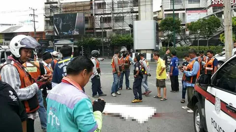 รถ6 ล้อขนดิน ชนหญิงชราขณะข้ามถนน ทับร่างดับหน้าปากซอยทองหล่อ