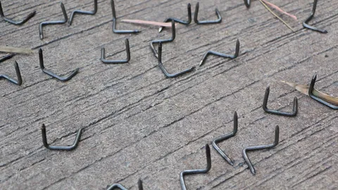 มาจากไหน! ตะปูเรือใบเกลื่อนถนนบางนา-ตราด รถเหยียบยางรั่ว