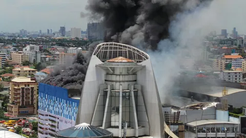 ระทึก!ไฟไหม้เมเจอร์ปิ่นเกล้า หนีตายอลหม่าน คาดไฟฟ้าลัดวงจร